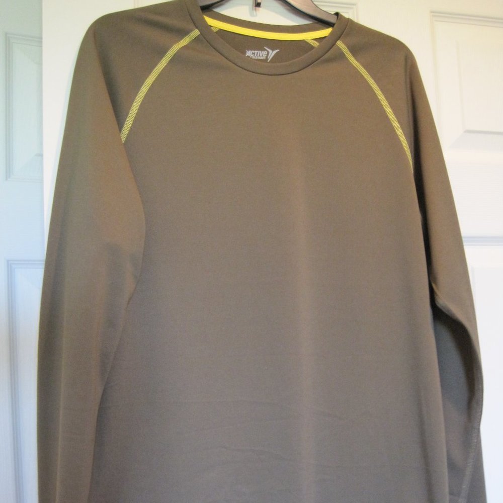 📣😳 NWOT Old Navy Active khaki green sz Medium - Picture 3 of 4